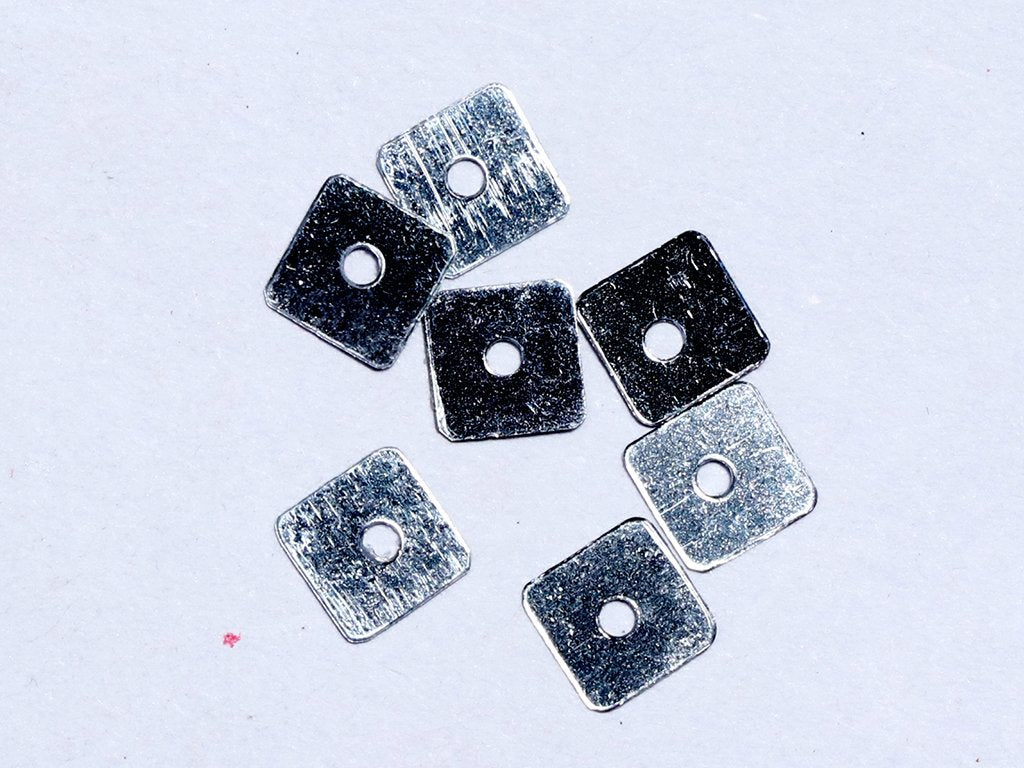 silver-centre-hole-square-plastic-sequin-8-mm