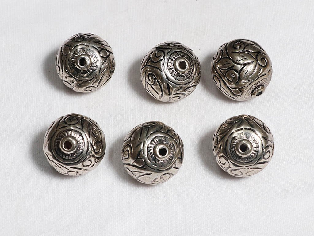 silver-circular-designer-plastic-beads-35-mm