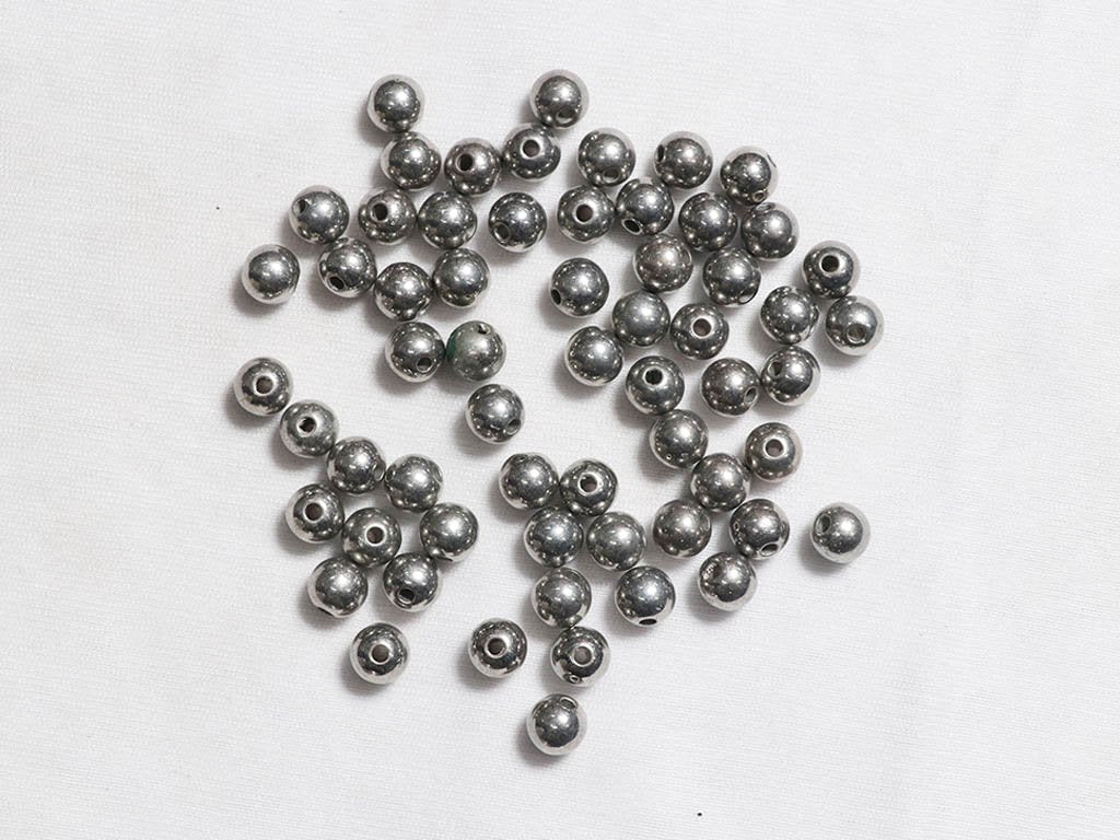 silver-circular-plastic-beads-10-mm-1