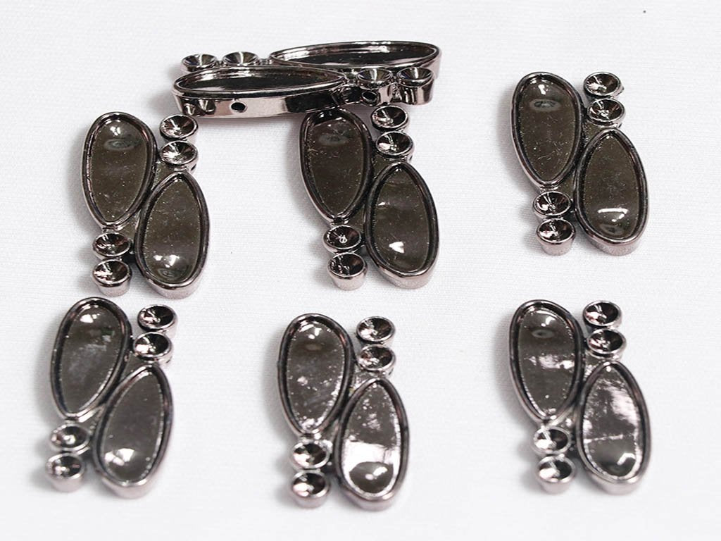 silver-designer-drop-plastic-beads-40x16-mm