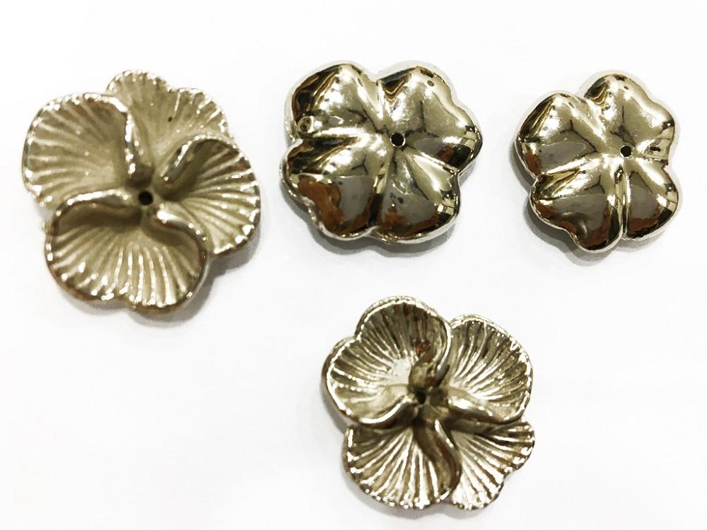 silver-designer-flower-plastic-stud-bead-20-mm