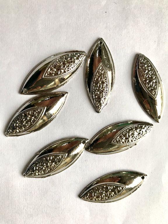 silver-eye-shaped-metal-piece