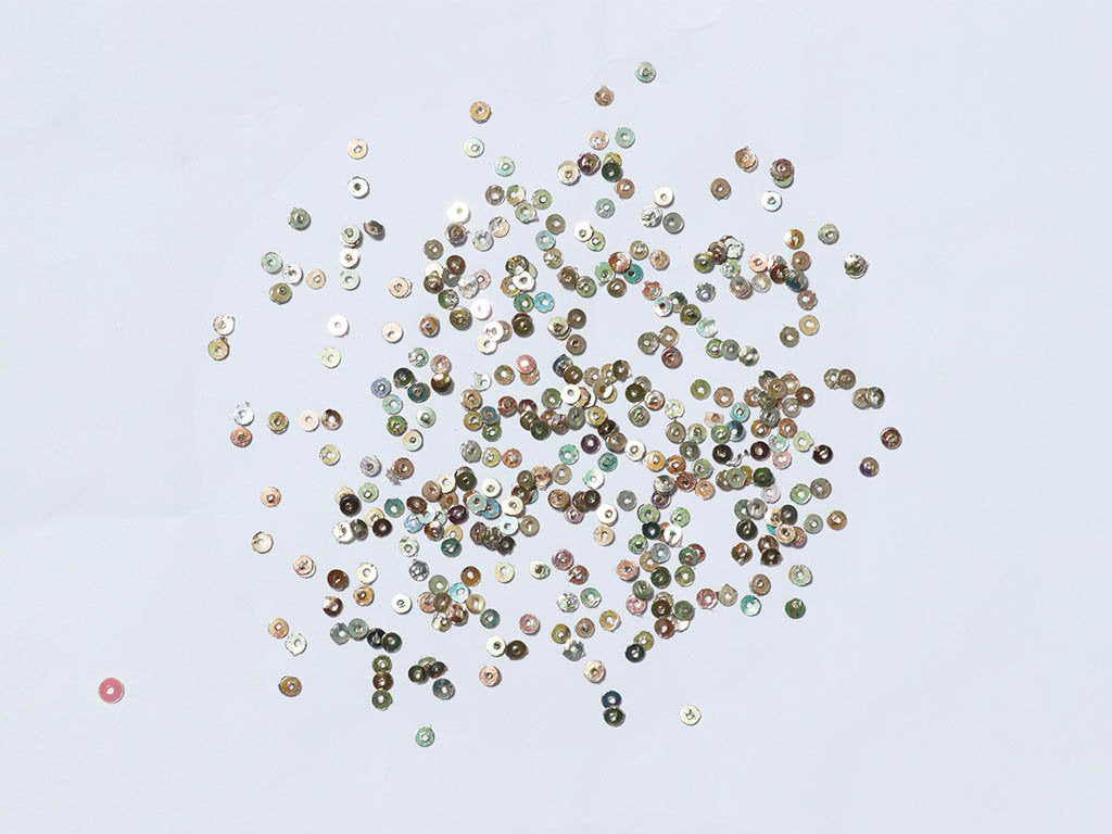 silver-flat-circular-plastic-sequins-3-mm