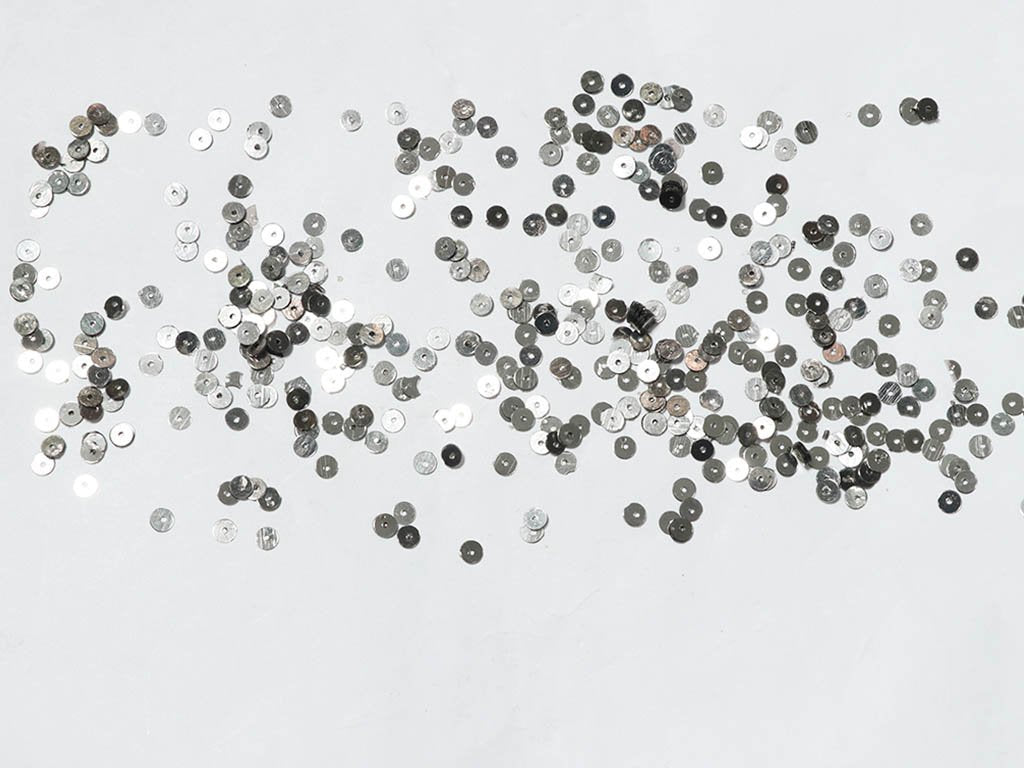 silver-flat-circular-plastic-sequins-5-mm