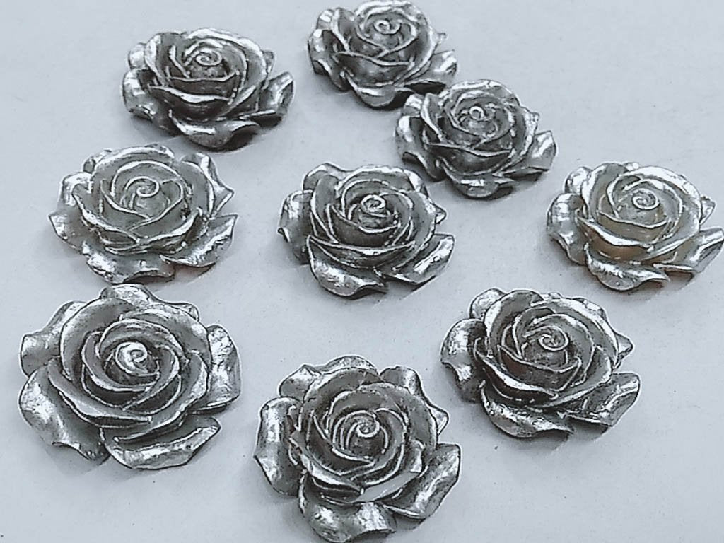 silver-matte-flower-plastic-stones-with-hole-13-mm