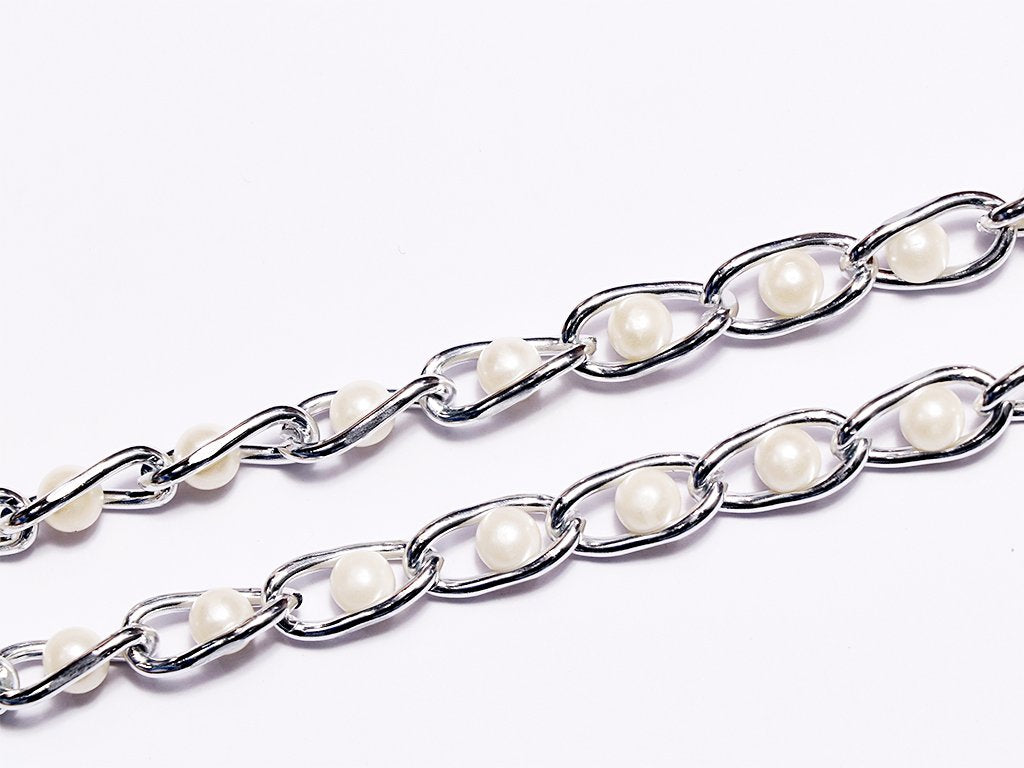 silver-metal-chain-with-plastic-bead