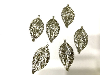silver-metal-leaf-pendant