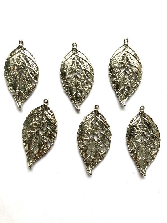 silver-metal-leaf-pendant