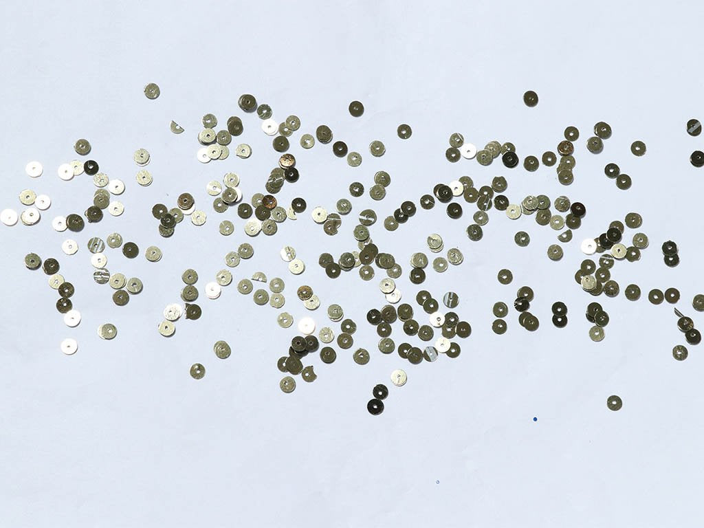 silver-metallic-flat-circular-plastic-sequins-5-mm