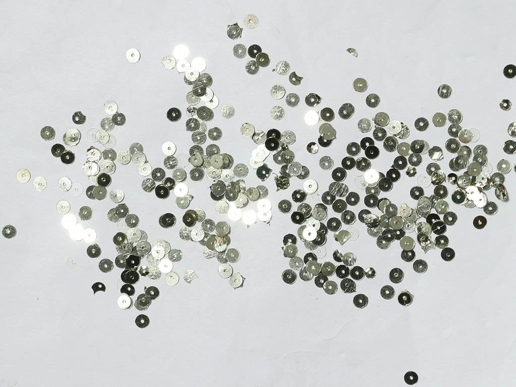 silver-metallic-flat-circular-plastic-sequins-5-mm-1