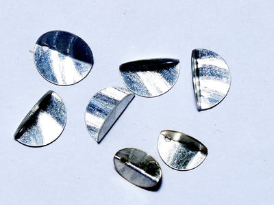 silver-one-hole-half-folded-round-plastic-sequin