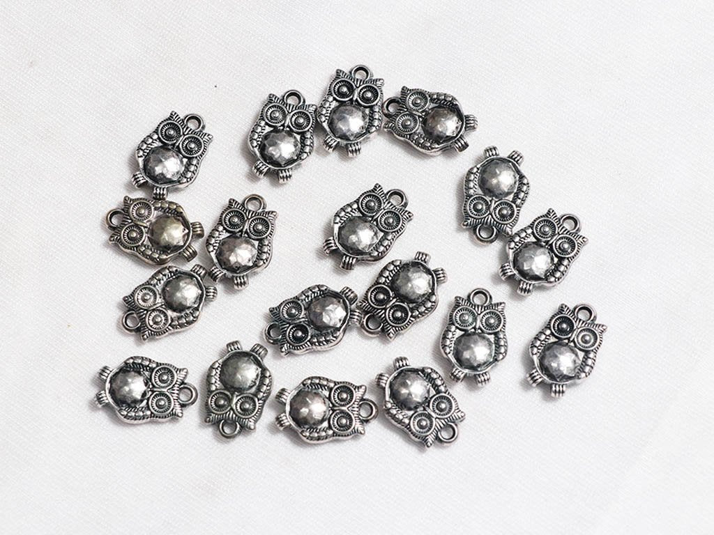 silver-owl-designer-plastic-beads-15x22-mm