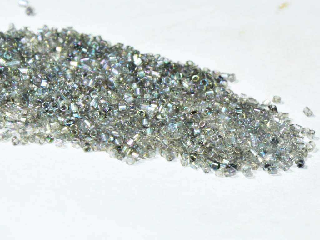 silver-rainbow-2-cut-glass-seed-beads