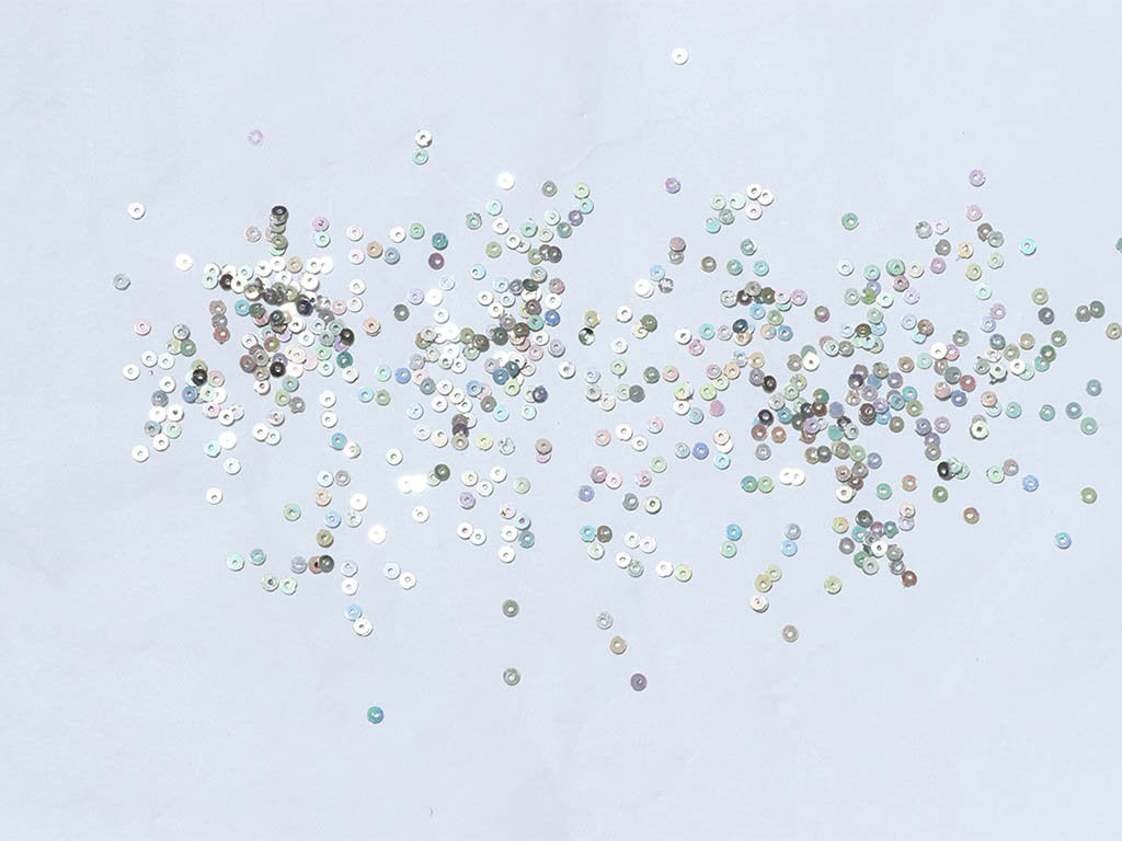 silver-rainbow-flat-circular-plastic-sequins-3-mm