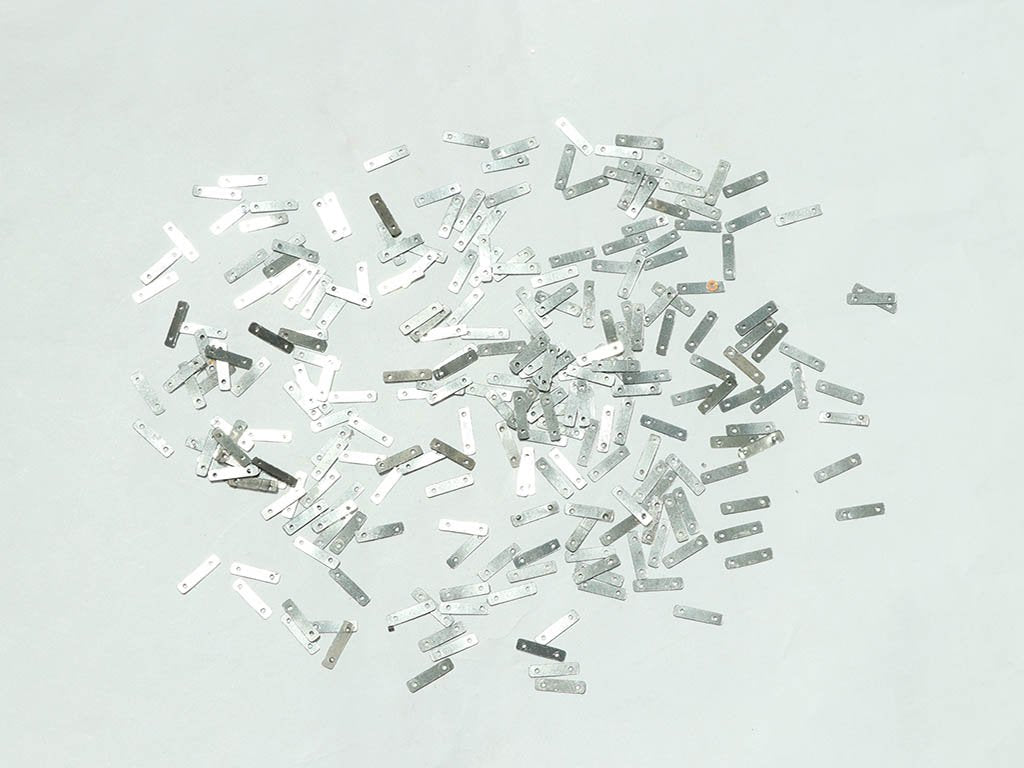silver-sticks-flat-plastic-sequins-4x8-mm
