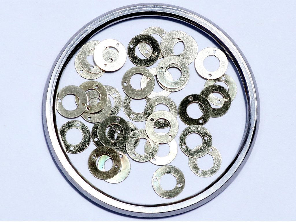 silver-two-hole-circular-plastic-sequins-14-mm