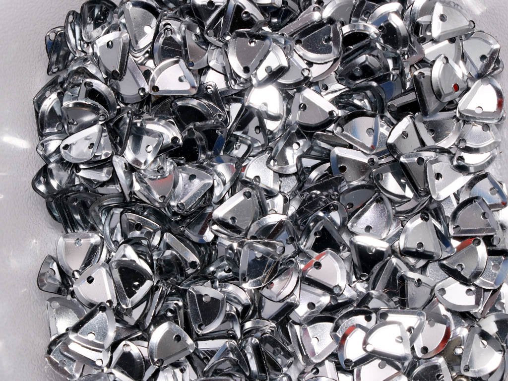 silver-two-hole-uneven-plastic-sequins