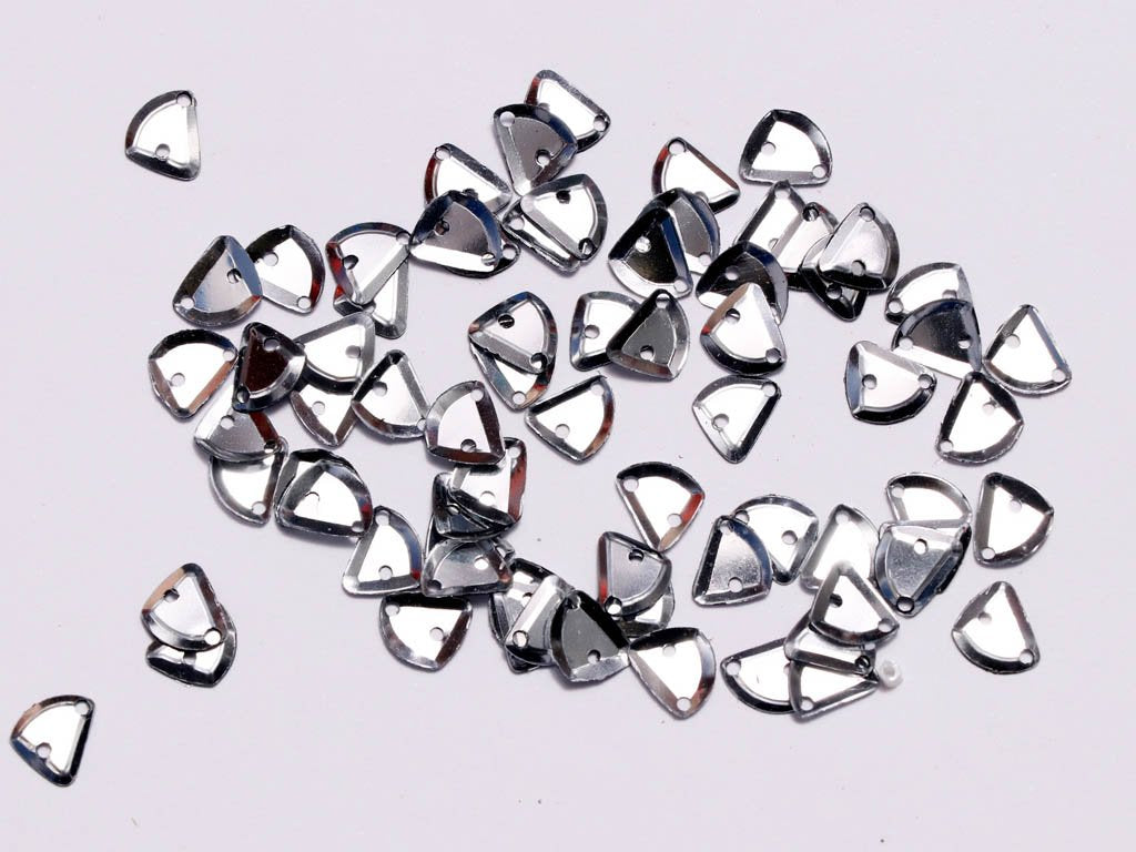 silver-two-hole-uneven-plastic-sequins