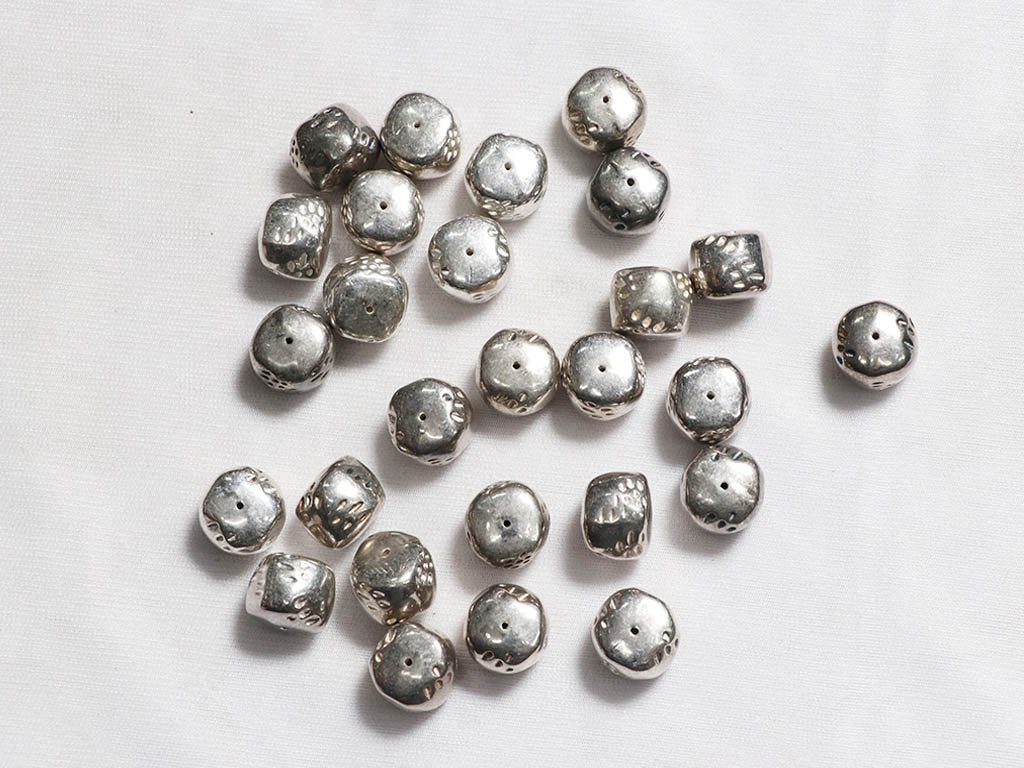 silver-uneven-designer-plastic-beads-15-mm