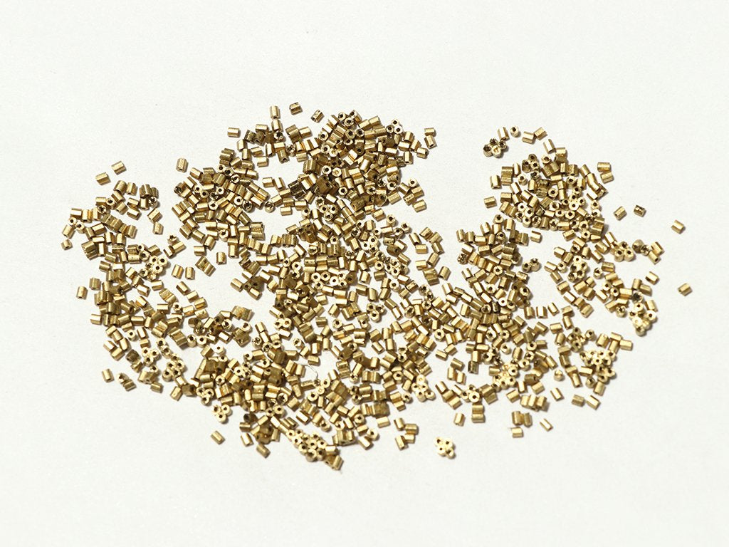 spray-golden-2-cut-seed-beads