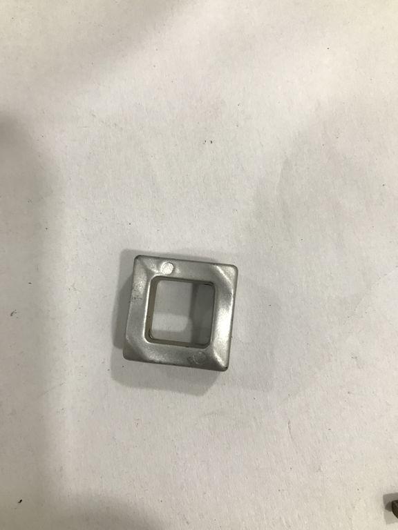 spray-silver-square-plastic-beads