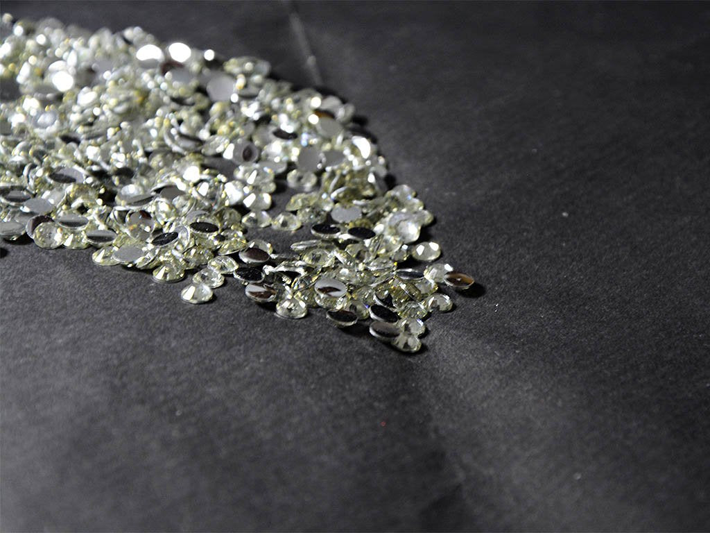 stickable-transparent-plastic-beads