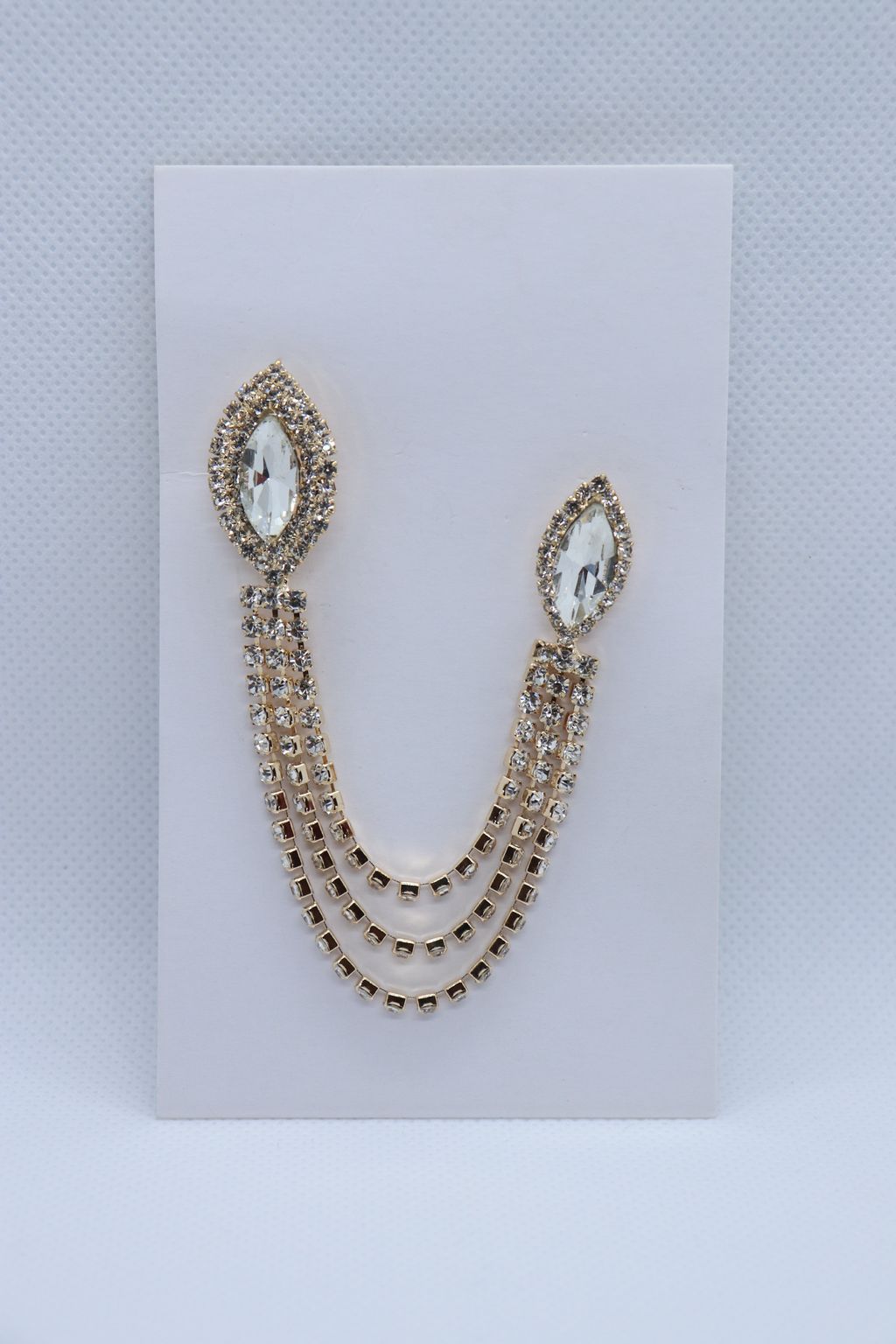 stone-studded-tear-drop-with-crystal-metallic-brooch