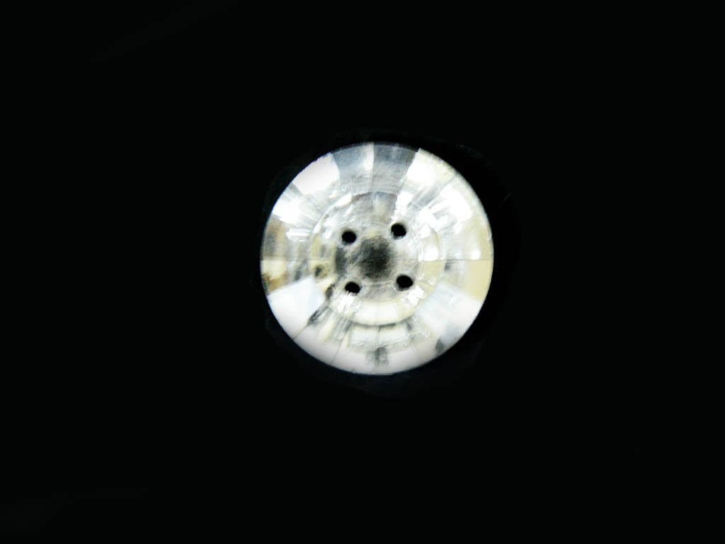 transparent-4-hole-circular-glass-stone