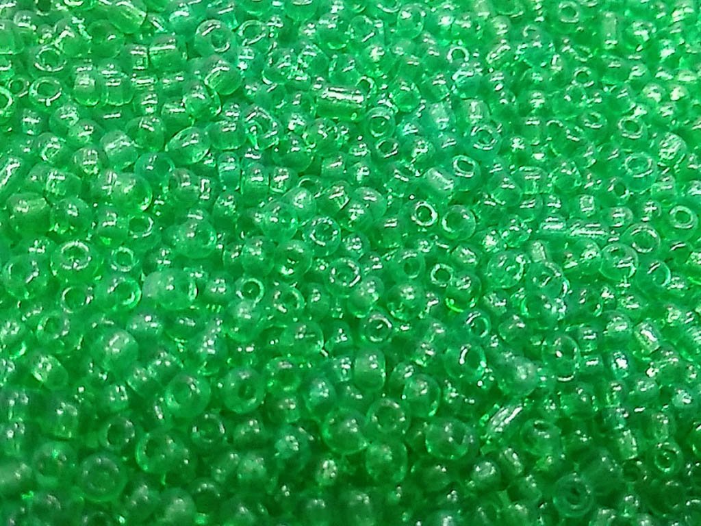 transparent-green-round-rocaille-glass-seed-beads