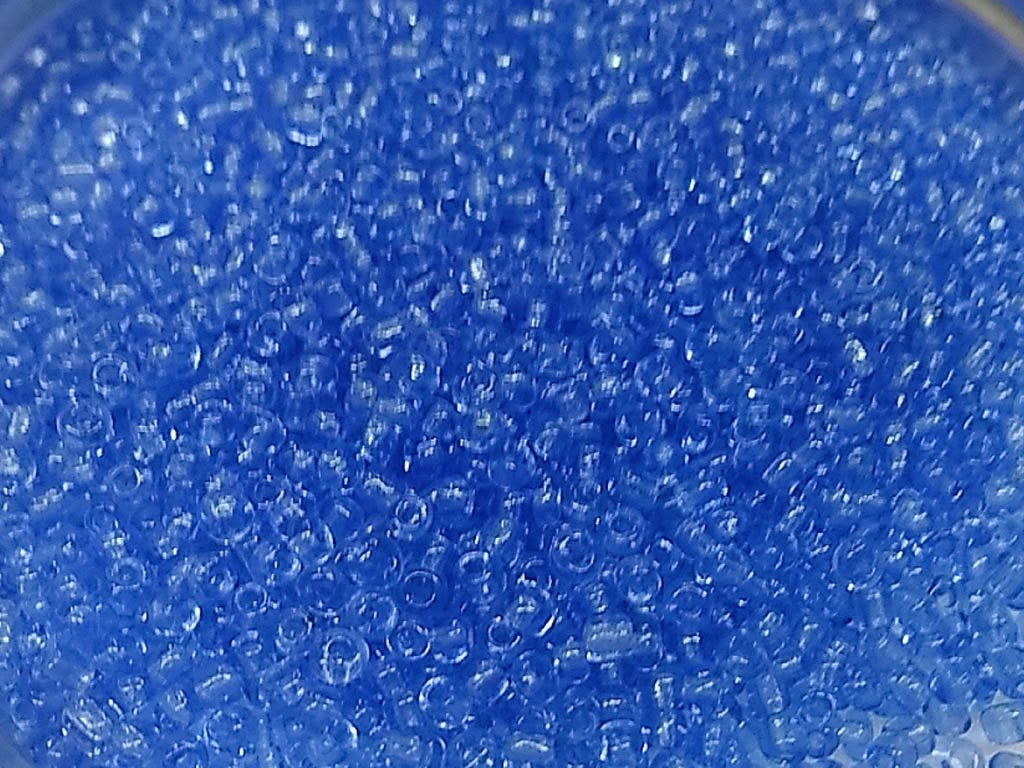 transparent-light-blue-round-rocaille-glass-seed-beads