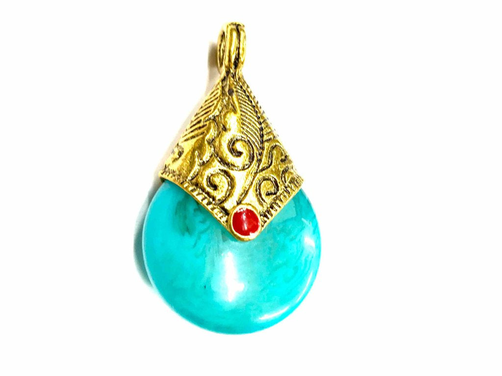 turquoise-circular-stone-pendant-with-golden-cap