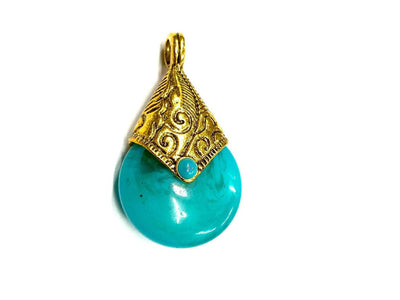 turquoise-circular-stone-pendant-with-golden-cap