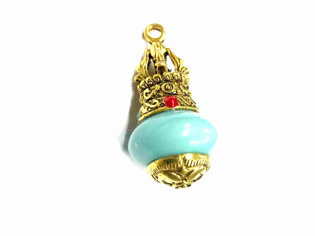 turquoise-round-stone-pendant-with-designer-golden-cap