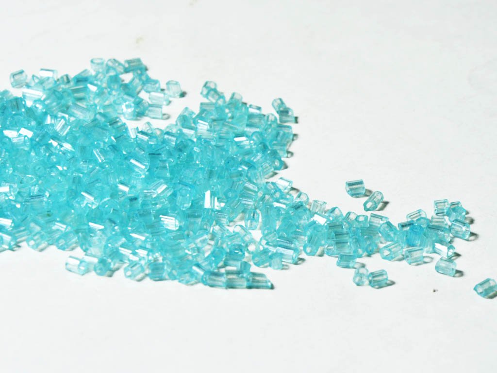 turquoise-transparent-dyed-2-cut-glass-seed-beads