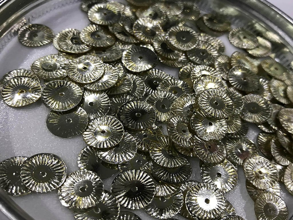 water-golden-circular-chakri-1-hole-plastic-sequins