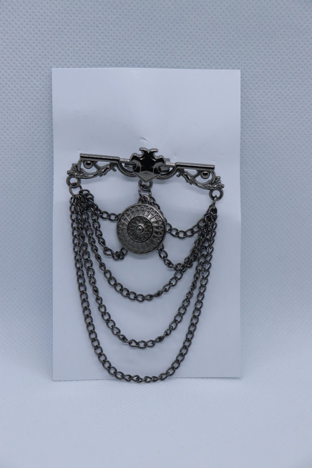 wheel-with-curtain-rod-and-chain-metallic-brooch