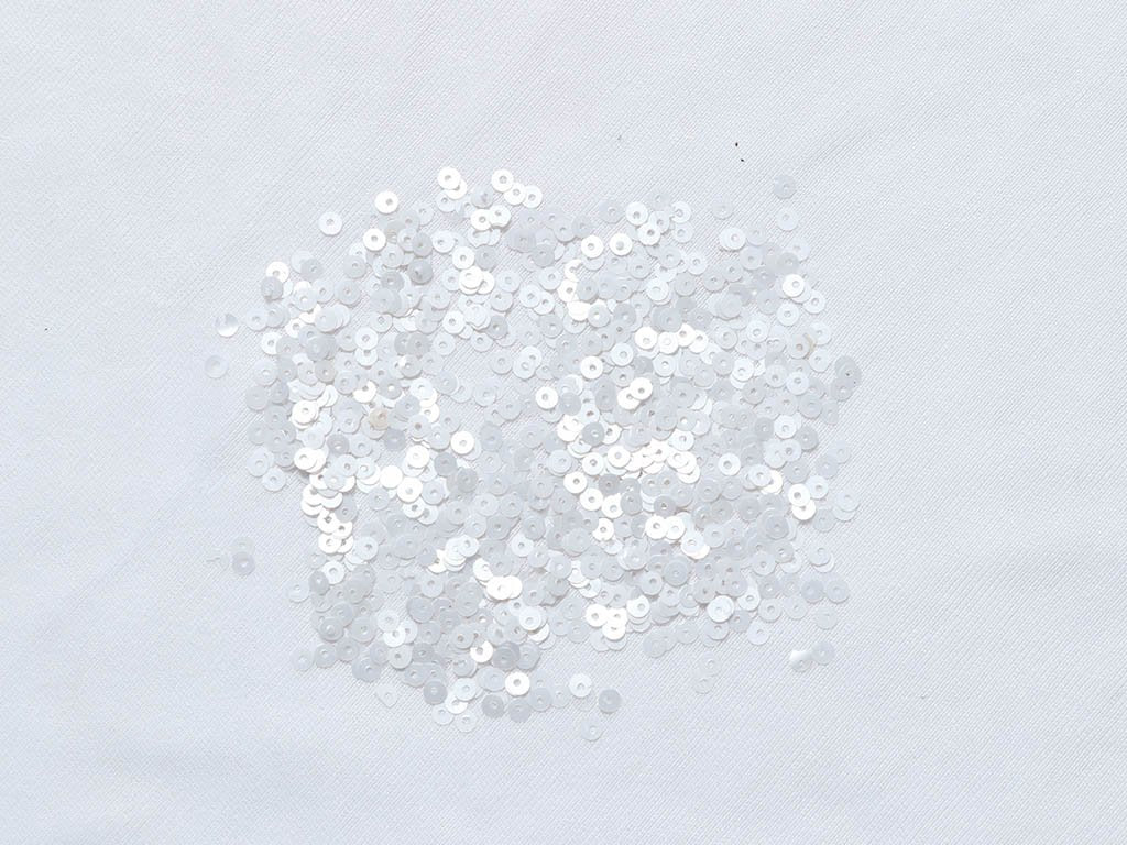 whit-opaque-circular-plastic-sequins-4-mm