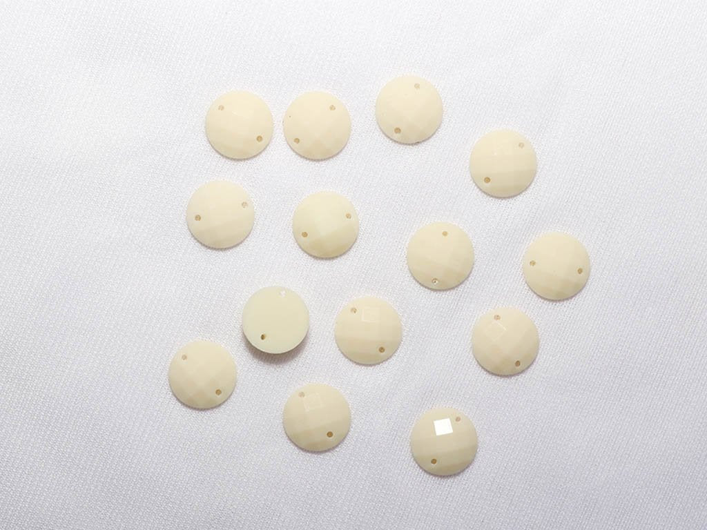 white-2-hole-circular-dyeable-plastic-stones-12-mm