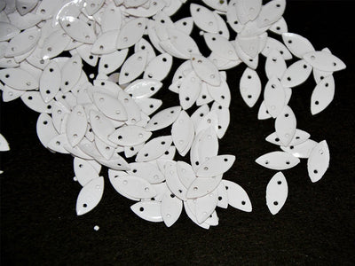 white-2-hole-leaf-plastic-sequins