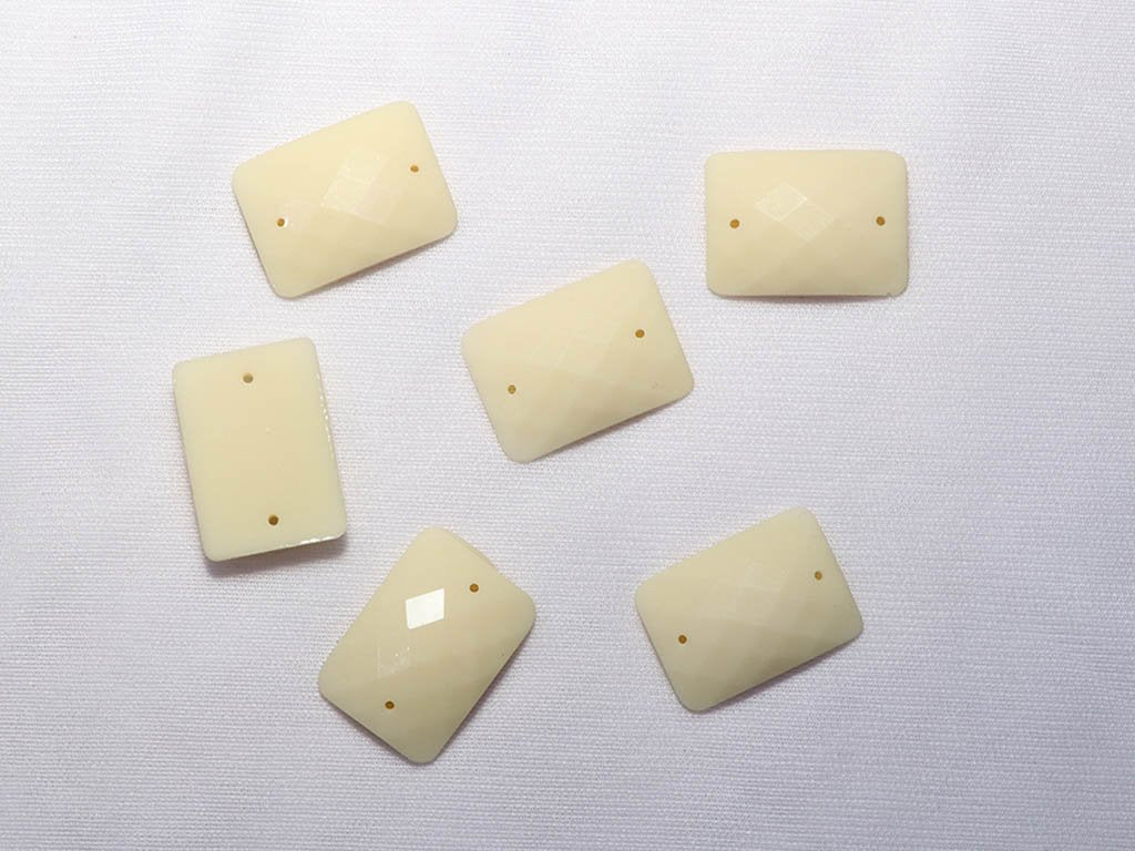 white-2-hole-rectangular-dyeable-plastic-stones-18x25-mm