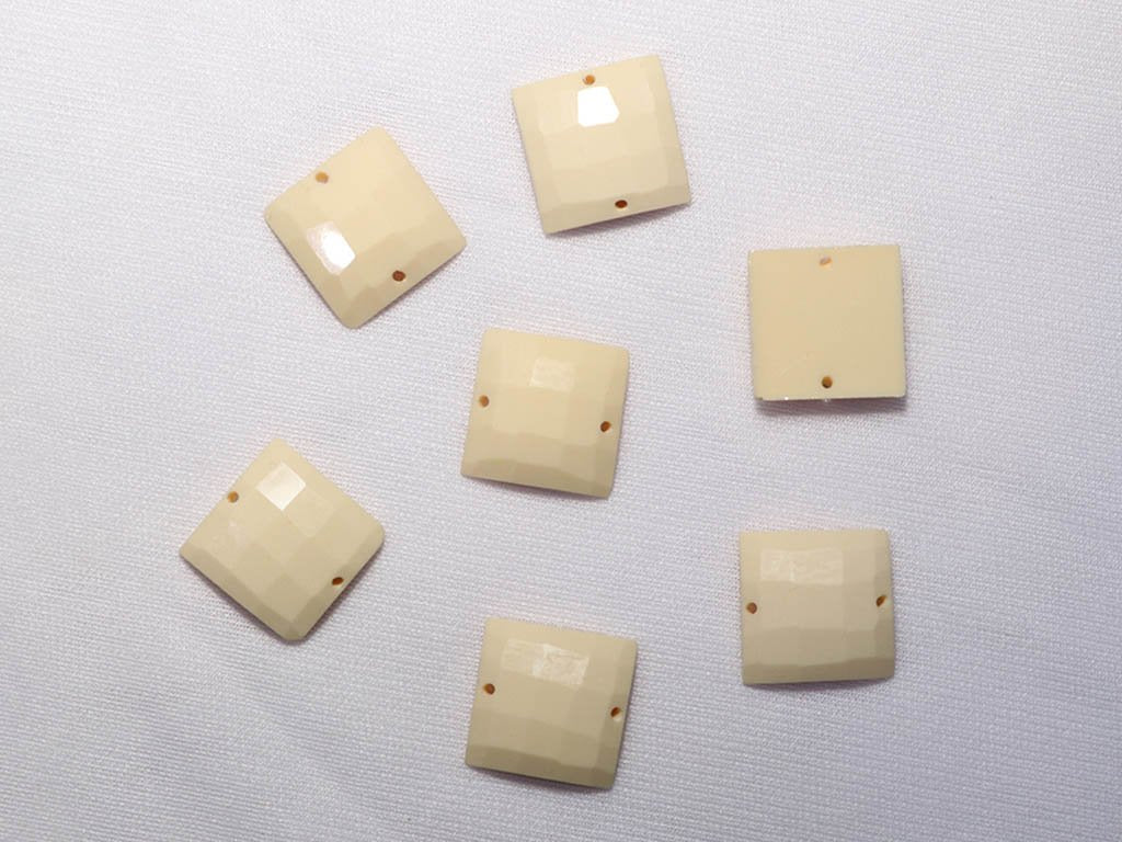 white-2-hole-square-dyeable-plastic-stones-18x18-mm