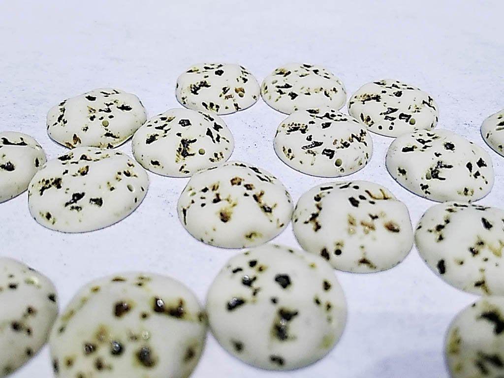 white-black-dots-circular-2-hole-plastic-stones-14-mm