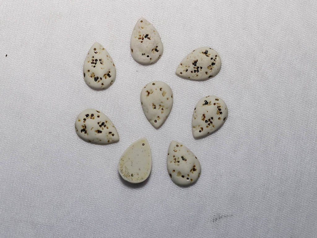 white-black-textured-designer-drop-plastic-stones-18x13-mm