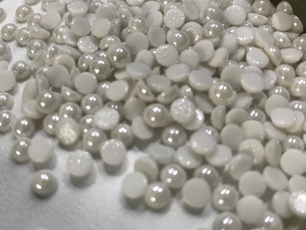 white-circular-shiny-ceramic-glass-stones-without-hole-4-mm
