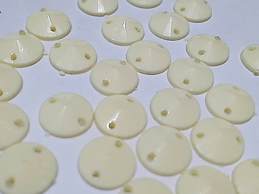 white-dyeable-circular-2-hole-plastic-stones-10-mm