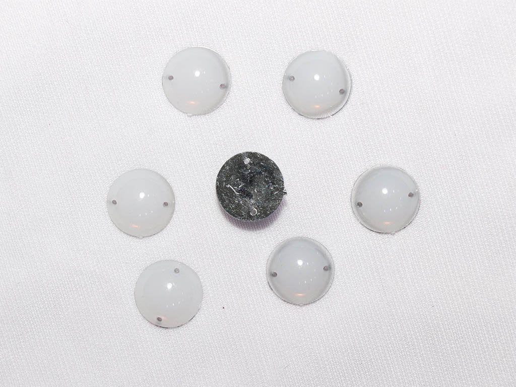 white-dyeable-circular-plastic-stones-14-mm