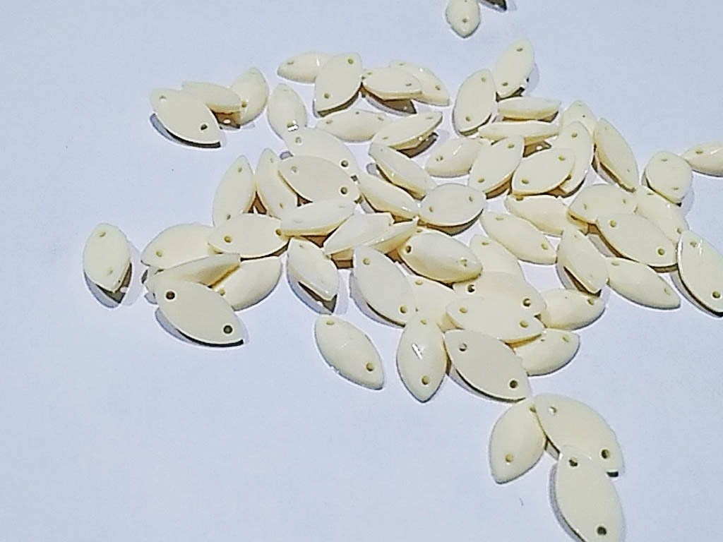 white-dyeable-eye-2-hole-plastic-stones-10x5-mm
