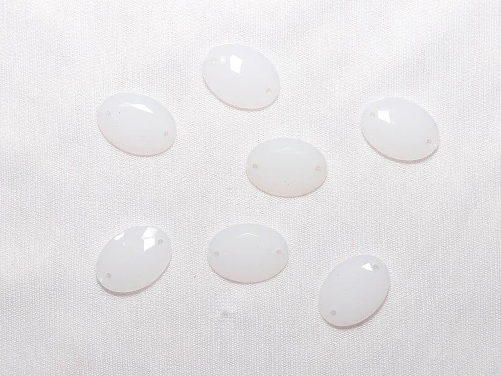 white-dyeable-oval-plastic-stones-18x13-mm-1