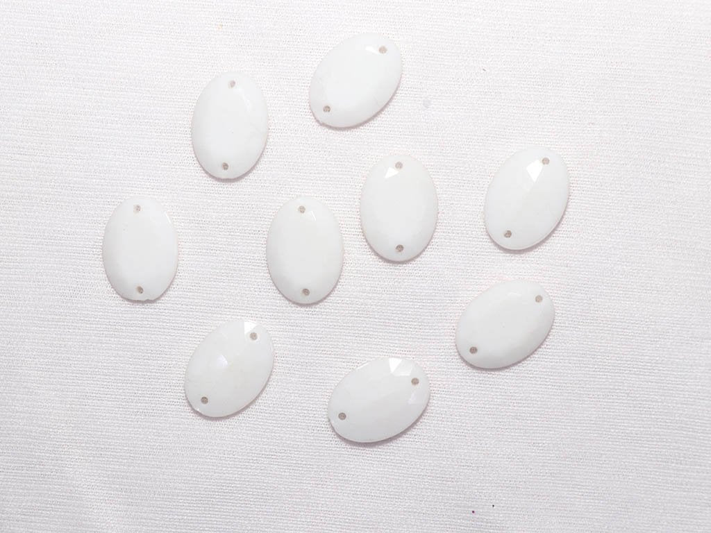white-dyeable-oval-plastic-stones-18x13-mm-2