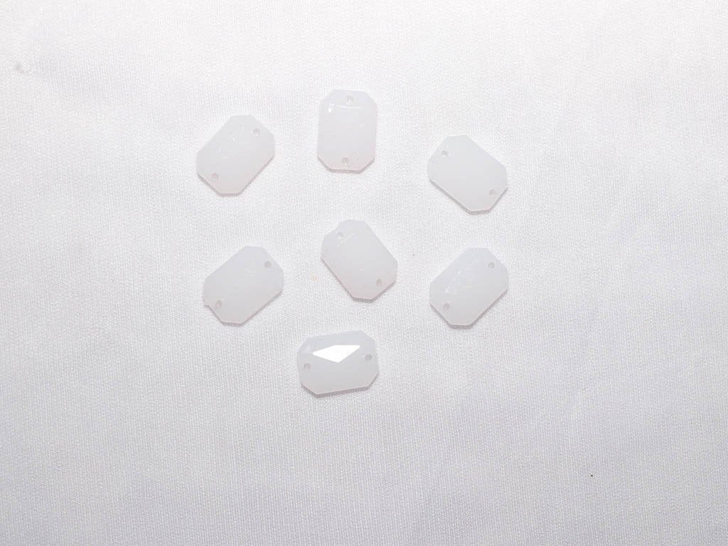 white-dyeable-rectangle-plastic-stones-18x13-mm